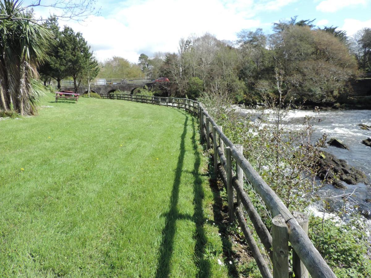 Ouvane Falls Inn Ballylickey Exterior photo